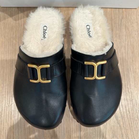 Chloé Marcie Shearling Black Leather Clogs with Gold Accent - Picture 2 of 13